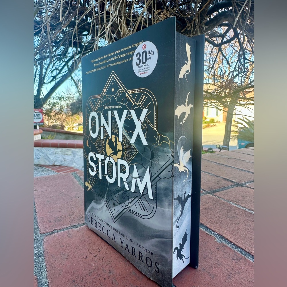 Onyx Storm (Deluxe Limited Edition) - by Rebecca Yarros (Hardcover)